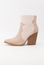 Load image into Gallery viewer, Beige Color Combination Western Boots
