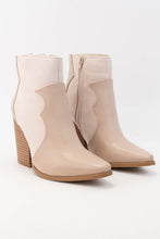 Load image into Gallery viewer, Beige Color Combination Western Boots
