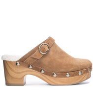 Load image into Gallery viewer, Carlie Suede Brown Clog
